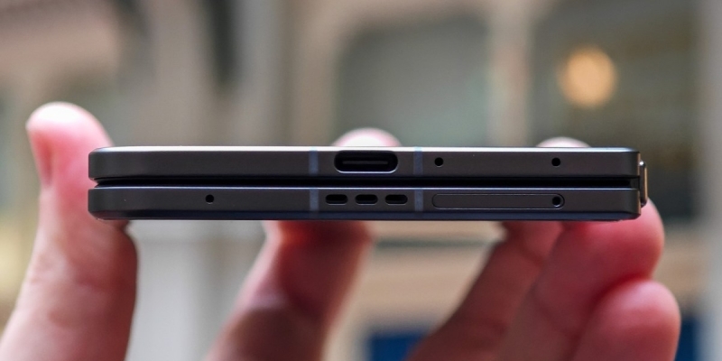 Oppo Find N5 впервые показали на фото — это самый тонкий складной смартфон в мире